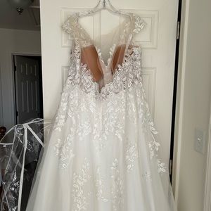 Maggie Sottero Wedding dress